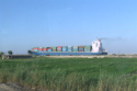 Frachtschiff auf dem Suezkanal auf der Rckfahrt nach Port Said