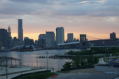 Blick von der Brooklyn Heights Promenade auf den Sonnenuntergang ber Manhattan