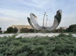 Stadtteil Recoleta -  Floralis Generica - eine Blumenskulptur aus Metall