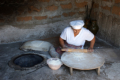 Hier wird Lavash gebacken (kstliches armenisches Fladenbrot)
