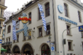 Hofbruhaus - Oans, zwoa, gsuffa!