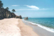 Einsamer Strand entlang der Ostkste