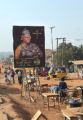 Auf groen Plakaten werden Begrbnisse angekndigt