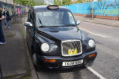 Taxi vor der Peace Wall