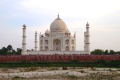 Blick zum Sonnenuntergang von der gegen�berliegenden Flussseite auf das Taj Mahal