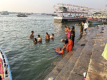 Morgenrituale am Ganges
