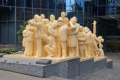 Skulptur La Foule Illumine