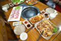 Norkoreanisches Barbecue - Gegrillt wird direkt am Tisch