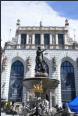 Artushof und davor der Neptunbrunnen
