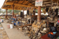 Fetischmarkt Lom-Akodsswa: Fetische sind im Voodoo-Glauben Kraftgegenstnde aus Materialien, die fr heilig gehalten werden und eine besondere Kraft besitzen sollen. Mit Fetischen knnen die Gtter und Geister gerufen werden.