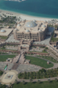 Etihad-Towers - Blick auf das Emirates Palace Hotel