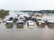 Mekong-Delta - Schwimmende Huser auf einem der Arme des Mekong
